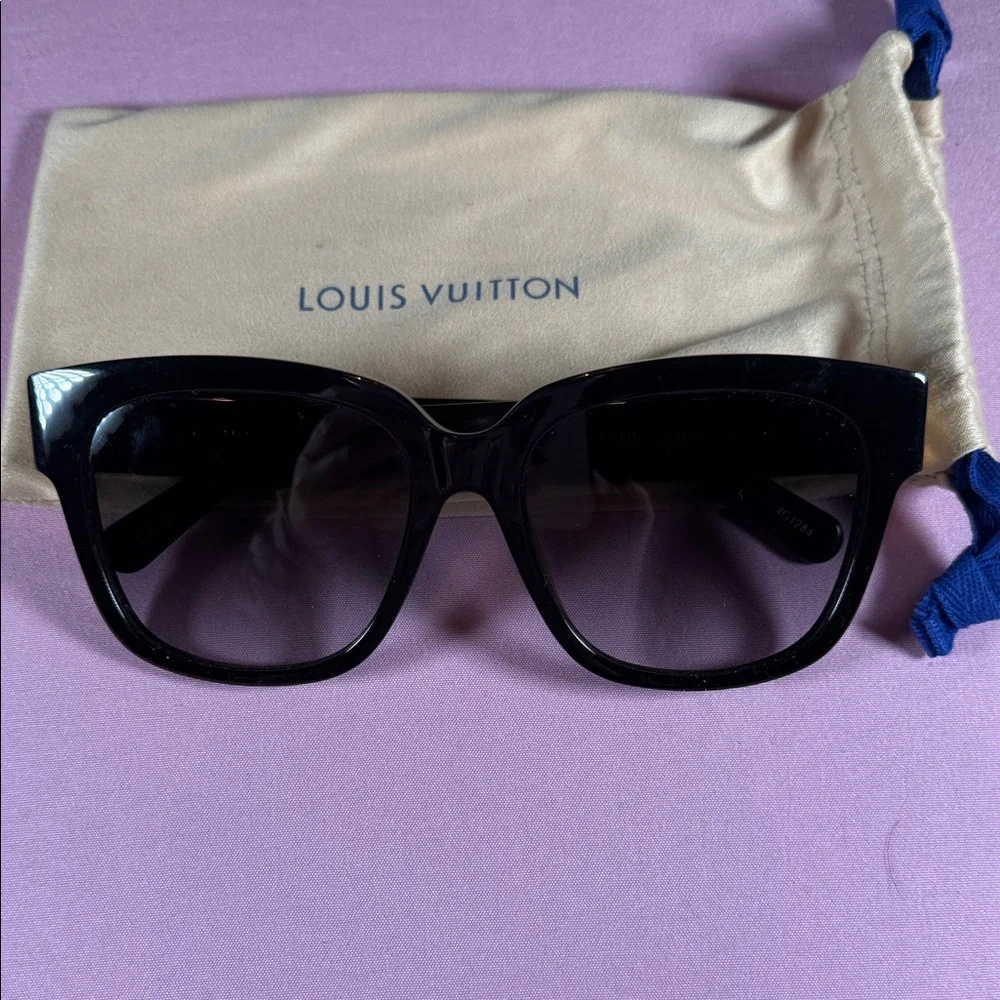 Louis Vuitton Sunglasses in Black with Gold Details -New, never worn - Picture 8 of 8